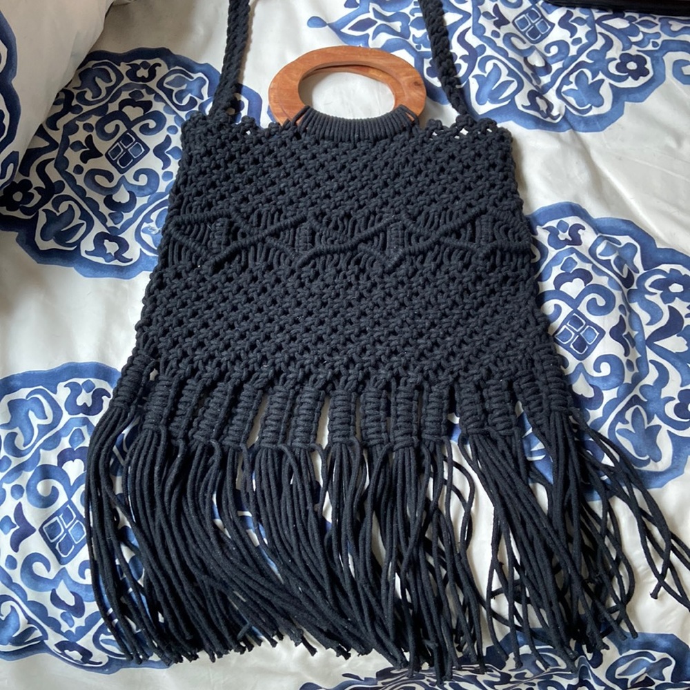 Cross body satchel -black